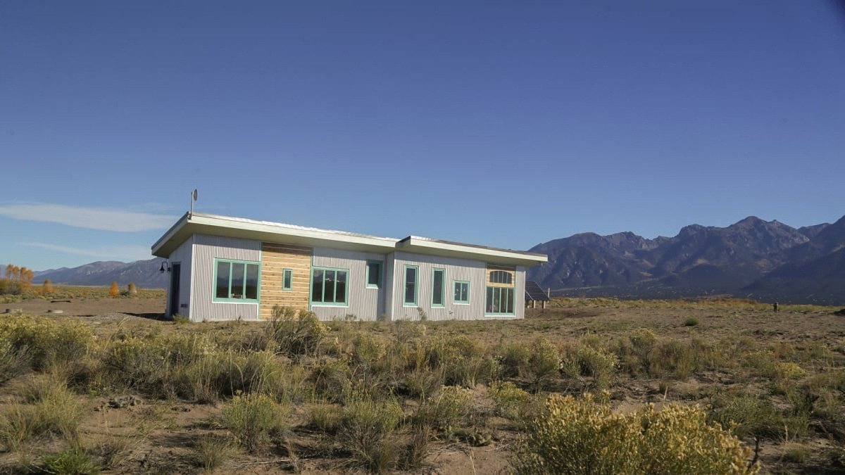 Building Off the Grid: Desert Mountain House